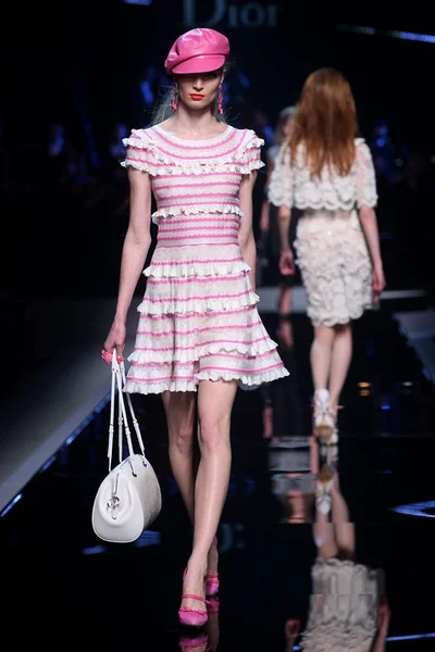 Look 11